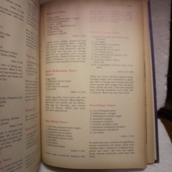 Vintage The Pillsbury Family Cookbook Copyright 1963 - Picture 9 of 11